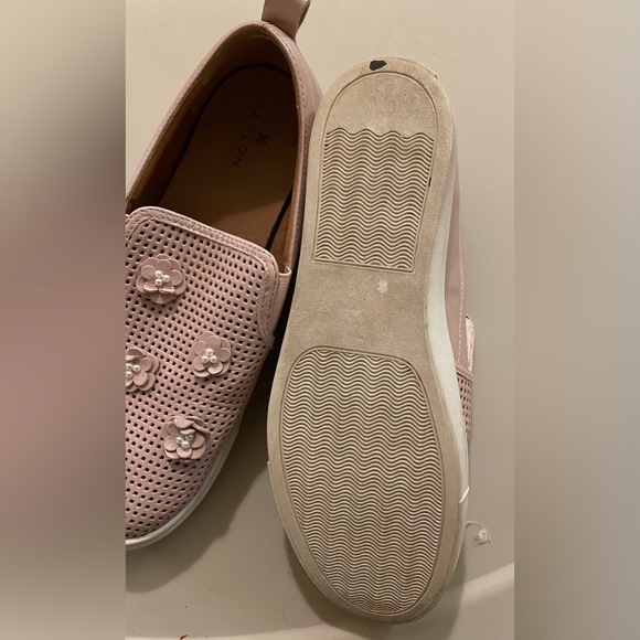 Caslon Perforated Leather Slip On Shoes with Flowers and Pearls Size 10 - Picture 3 of 5